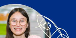 Lilianne Lavoie, lauréate d'une bourse FPPU aux Expo-sciences 2025. Le design comporte le dessin d'une fusée sur fond marine.