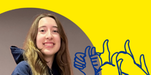 Josianne Thériault, boursière FPPU-APAPUM 2025. Sa photo sur fond jaune citron s’accompagne d’un dessin montrant des pouces levés.